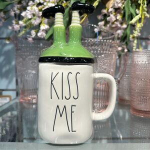 Rae Dunn KISS ME Leprechaun Top Green White Mug Artisan Collection Magenta New